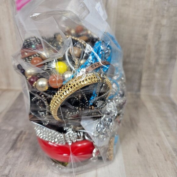 Jewelry Craft Bag 4+ Pounds Some Wearable Necklaces Bracelets Earrings More - Picture 4 of 9